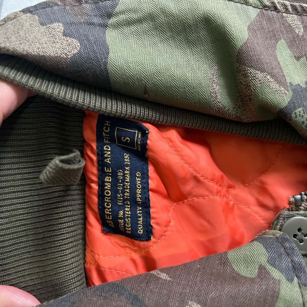 Abercrombie & Fitch Camo- Size Small - Picture 3 of 4